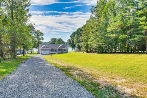 Screened Deck and Dock Waterfront Lake Anna Home! Screened Deck and Dock Waterfront Lake Anna Home!