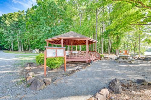 Screened Deck and Dock Waterfront Lake Anna Home! Screened Deck and Dock Waterfront Lake Anna Home!