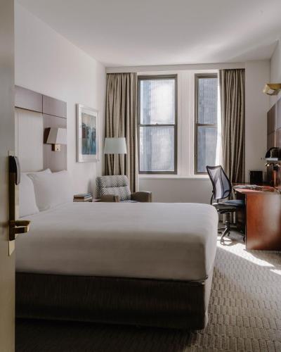 Standard Queen Room image 8