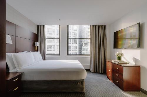 Club Quarters Hotel, Wacker at Michigan in Loop