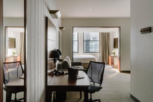 Superior Queen Room image 4