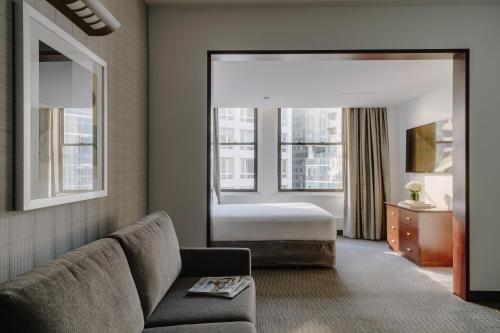 Superior Queen Room image 8