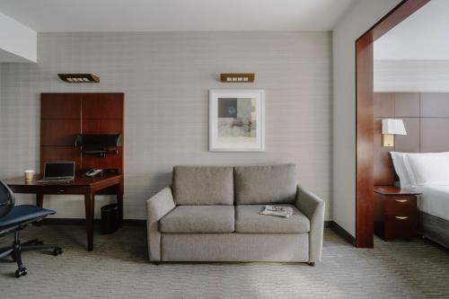 Superior Queen Room image 3