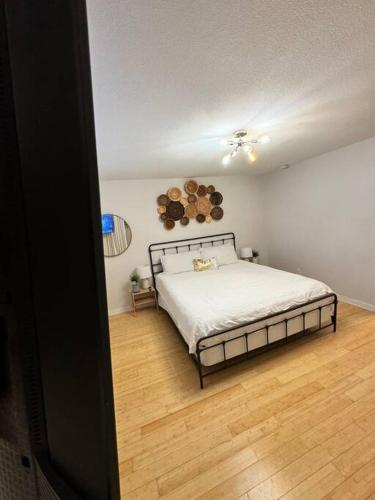 2 bed with Pool and Creek Views Near Congress Ave in Austin, USA