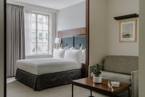 One-Room Suite with Kitchenette image 3