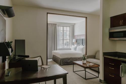 One-Room Suite with Kitchenette image 2