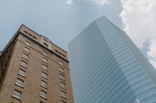 Club Quarters Hotel in Houston - main image