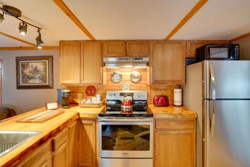 Cozy Catskills Home w/ Pond on 2 Acres! in Cairo (NY)