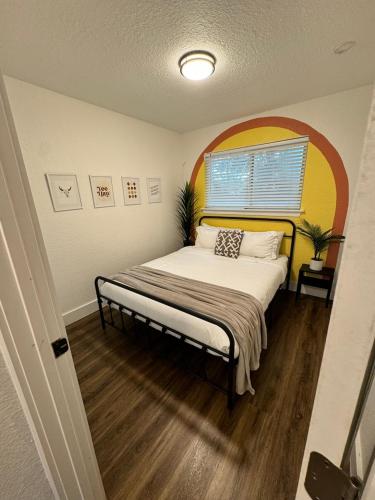Pet Friendly 3 bedroom with a Cowboy Pool close to Congress in Austin, USA