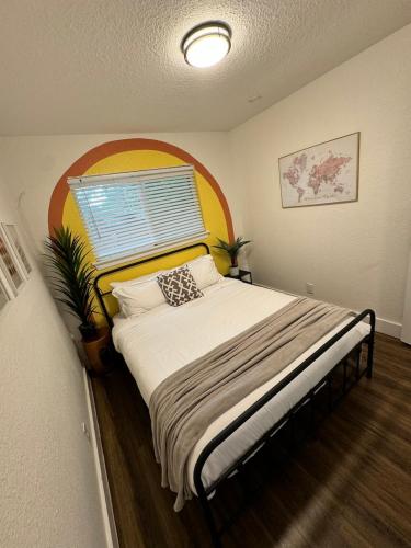 Pet Friendly 3 bedroom with a Cowboy Pool close to Congress in Austin, USA