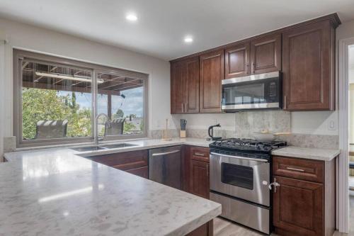 Elm Mountain View Fire pit, quiet and more in Crestcenta Valley