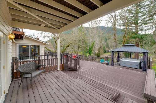 Spacious Grants Pass Home with Hot Tub and River Views Spacious Grants Pass Home with Hot Tub and River Views