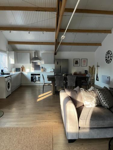 3 Bed Barn in Cambridge next to Anglesey Abbey, Cambridge (photo 5)