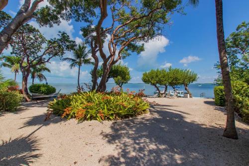 Beautiful End Unit with water views from all windows overlooks the Bay and Tropical Beach Setting condo in Key Largo, USA