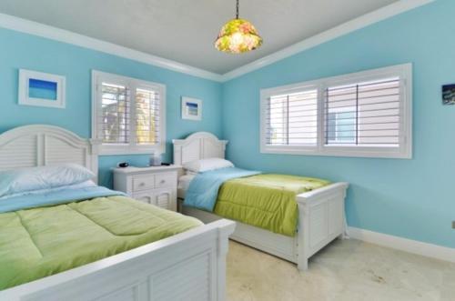 Beautifully remodeled roomy single family stilt home, home in Islamorada, USA
