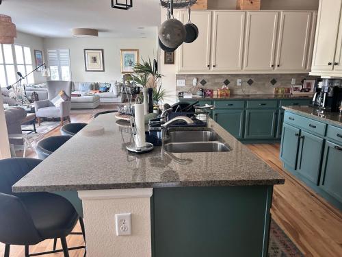 Perfect family reunion or multigenerational home in Erie, USA