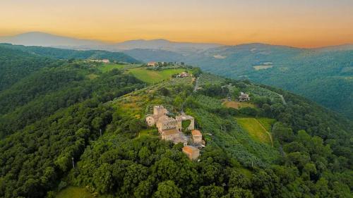 Castello di Cisterna
