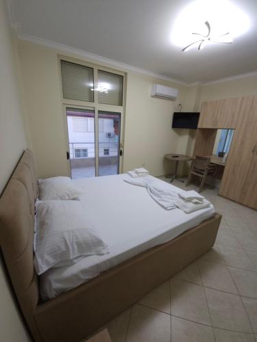 One-Bedroom Apartment with Sea View and Balcony image 4