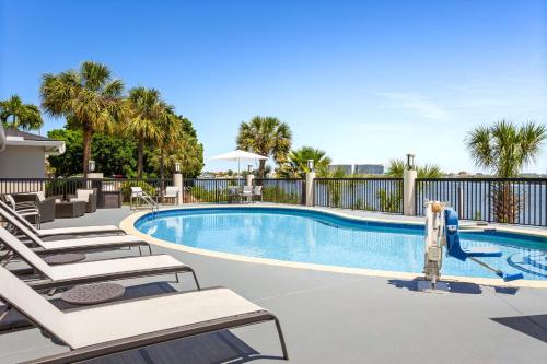 Swimming pool, Holiday Inn Express Hotel & Suites Tampa-Rocky Point Island By IHG in Pelican Island