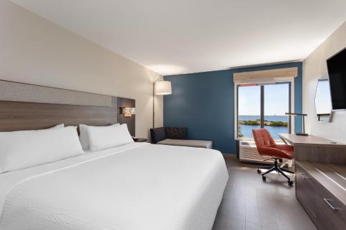 Holiday Inn Express Hotel & Suites Tampa-Rocky Point Island By IHG in Pelican Island