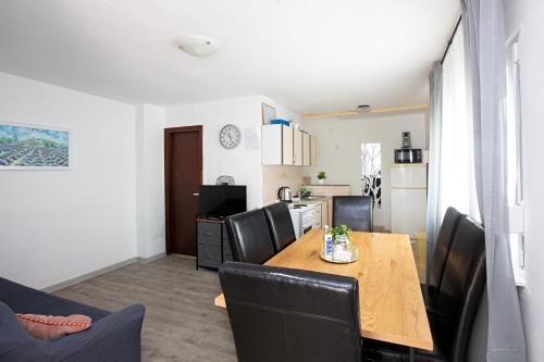 Three-Bedroom Apartment with Terrace image 8