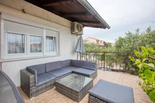Three-Bedroom Apartment with Terrace image 5