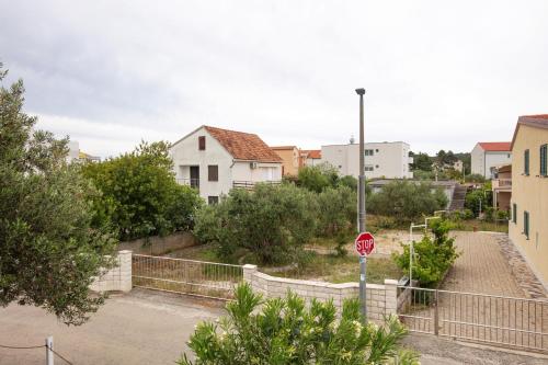 Three-Bedroom Apartment with Terrace image 4