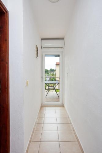 Three-Bedroom Apartment with Terrace image 1