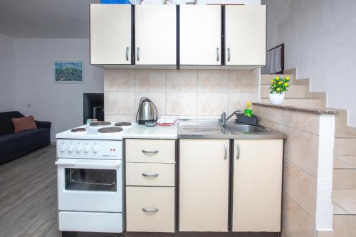 Three-Bedroom Apartment with Terrace image 9