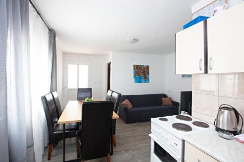 Three-Bedroom Apartment with Terrace image 7