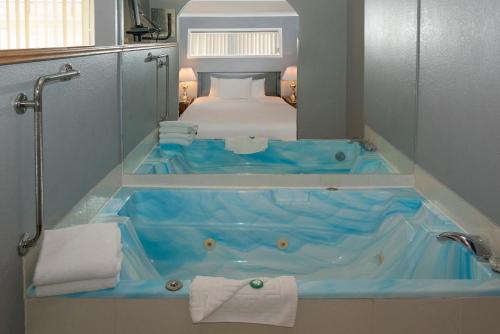 جاكوزي, Tiki Shores Inn & Suites in Penticton City Center