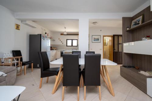 Iekārtas, Family friendly house with a swimming pool Radovin, Zadar - 21307 in Radovin