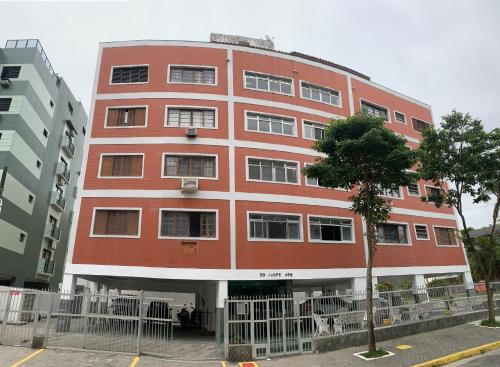 Exterior view, ESD01- Ar Condicionado 5min a pe da Praia da Enseada, Apartamento in Vila Julia