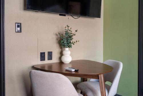 Cozy 2BR Apartment with Gym and Walk to Times Square in New York, USA