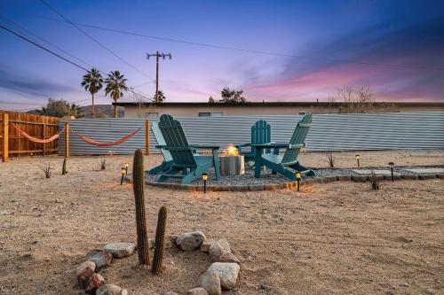 Lila Lupine Chateau with Hot tub in Twentynine Palms, USA