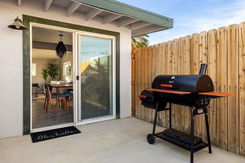 Lila Lupine Chateau with Hot tub in Twentynine Palms, USA