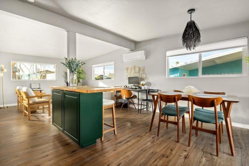Lila Lupine Chateau with Hot tub in Twentynine Palms, USA