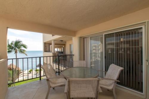 Beautiful condo with panoramic views of the Atlantic Ocean, condo in Islamorada, USA