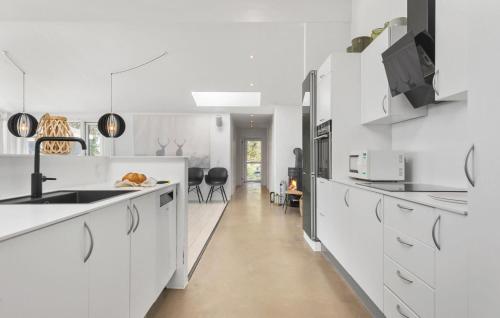 Kitchen, Awesome Home In Ebeltoft With Sauna in Holme