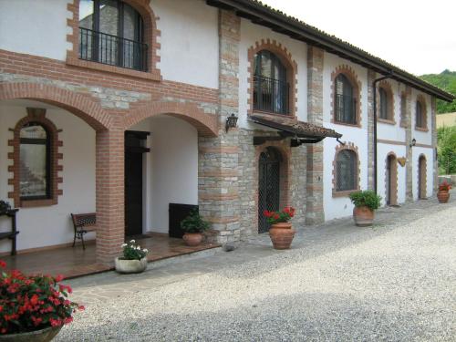  Agriturismo Ronco delle Rose, Ponte dellʼOlio bei Gazola