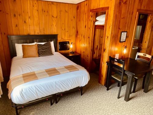 Waters Edge Lodge - image 4