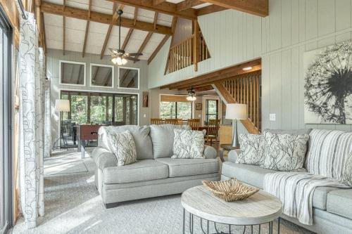 Powderhorn Lake Point Retreat in Innsbrook, USA