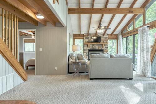 Powderhorn Lake Point Retreat in Innsbrook, USA