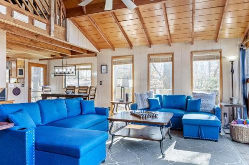 Cardinal Lake Front Cottage in Innsbrook, USA