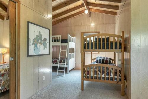 Tarnhouse Lakefront Cottage - image 7