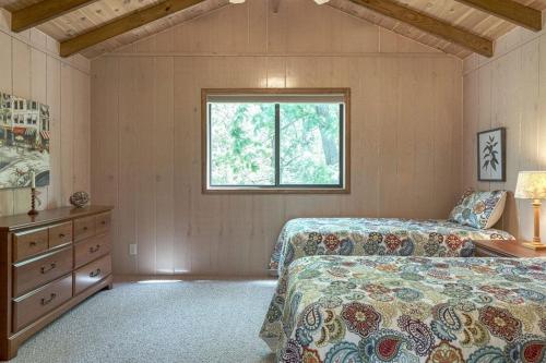 Tarnhouse Lakefront Cottage - image 10
