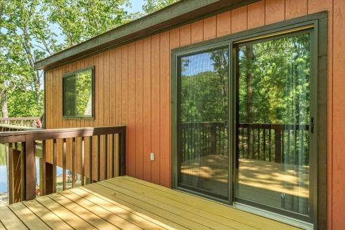 Tarnhouse Lakefront Cottage - image 6