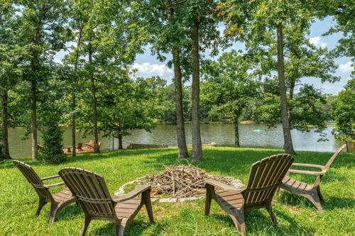 Grendel Grove Getaway in Innsbrook, USA