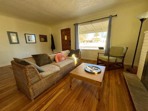 3BR retreat with pool in central Tucson, near UA near ศูนย์วิทยาศาสตร์และท้องฟ้าจำลองแฟรนดราว