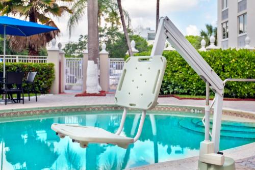 Holiday Inn Express Miami Airport Doral Area an IHG Hotel - image 2